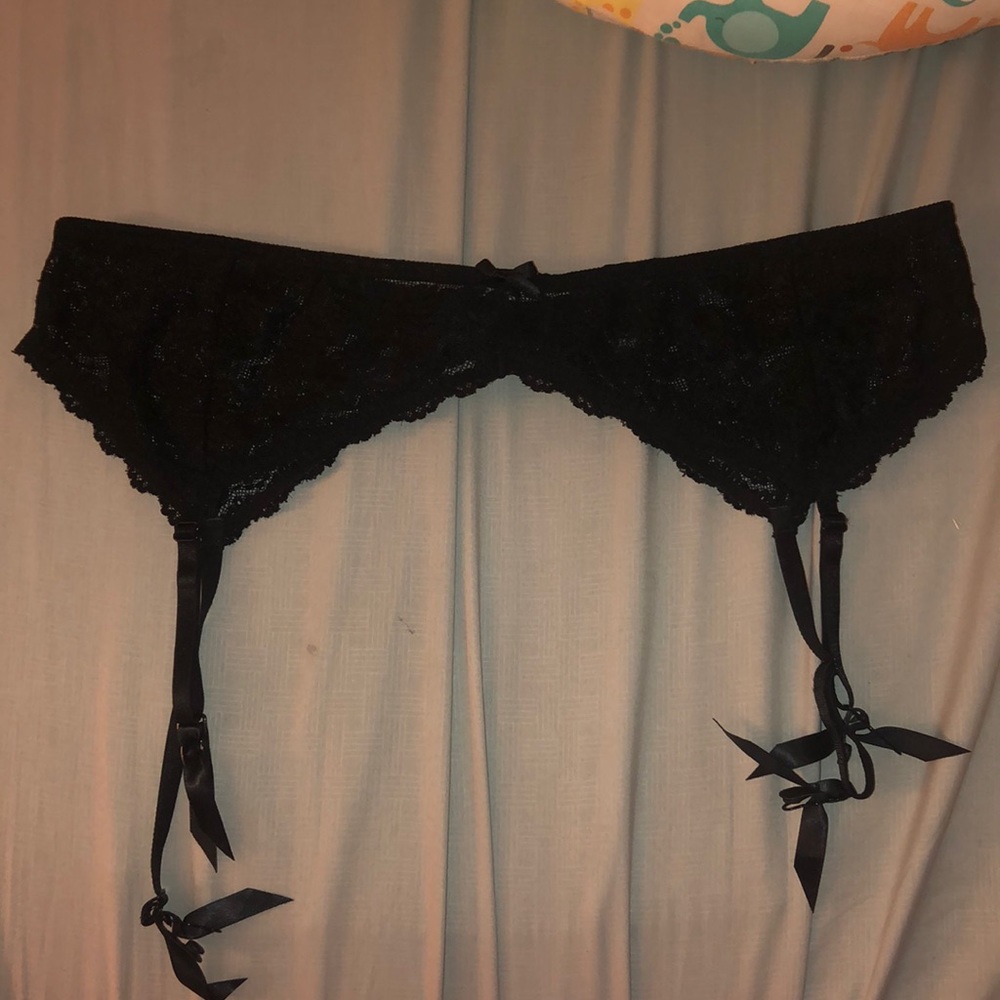 Torrid Black Lace Garter Belt, size 3/4